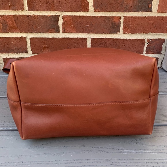 Madewell The Essential Bucket Tote - Picture 8 of 13